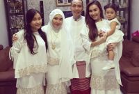 Ide Model Baju Lebaran Keluarga 2020 Irdz 40 Trend Masa Kini Baju Lebaran Artis 2020