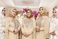 Inspirasi Baju Lebaran Keluarga Anang ashanty O2d5 Begini Penampilan Syahrini Dan Keluarga Di Hari Raya Idul