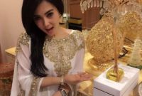 Model Baju Lebaran Ala Syahrini Tldn 10 Model Baju Lebaran Syahrini Glamour Dan Elegan