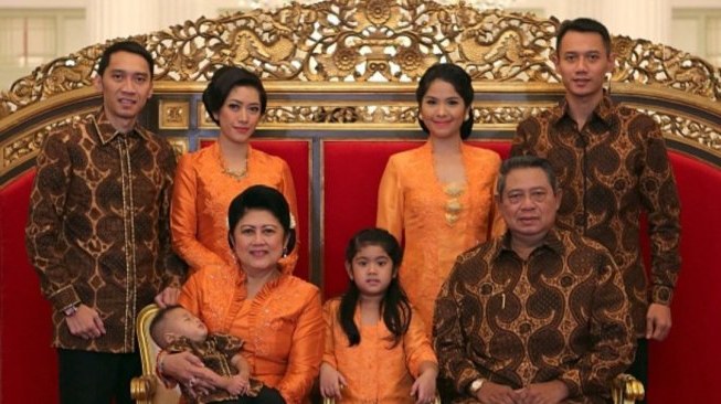 Model Baju Lebaran Keluarga Sby Drdp Intip 5 Gaya Busana Lebaran Ani Yudhoyono Selama 5 Tahun