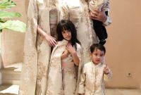 Model Harga Baju Lebaran Anak S1du Potret 16 Seleb Pakai Baju Kembaran Saat Lebaran Kompak Abis