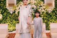 Model Inspirasi Baju Lebaran Keluarga 2019 Drdp 6 Inspirasi Model Busana Anak Artis Untuk Baju Lebaran Si