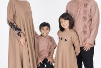 Model Inspirasi Baju Lebaran Keluarga Xtd6 5 Inspirasi Baju Kembaran Keluarga Saat Lebaran Yang Bisa