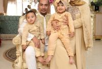 Model Model Baju Lebaran Tahun Sekarang Tqd3 10 Gaya Kompak Seragam Keluarga Artis Bisa Jadi